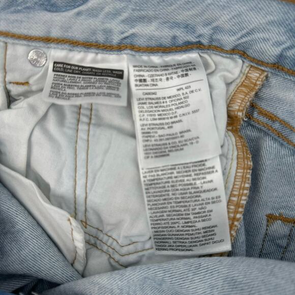 Levi's 501 Light Wash Denim Cut-Off Jean Shorts Womens Sz 27 Button Fly Mid Rise - Picture 6 of 8